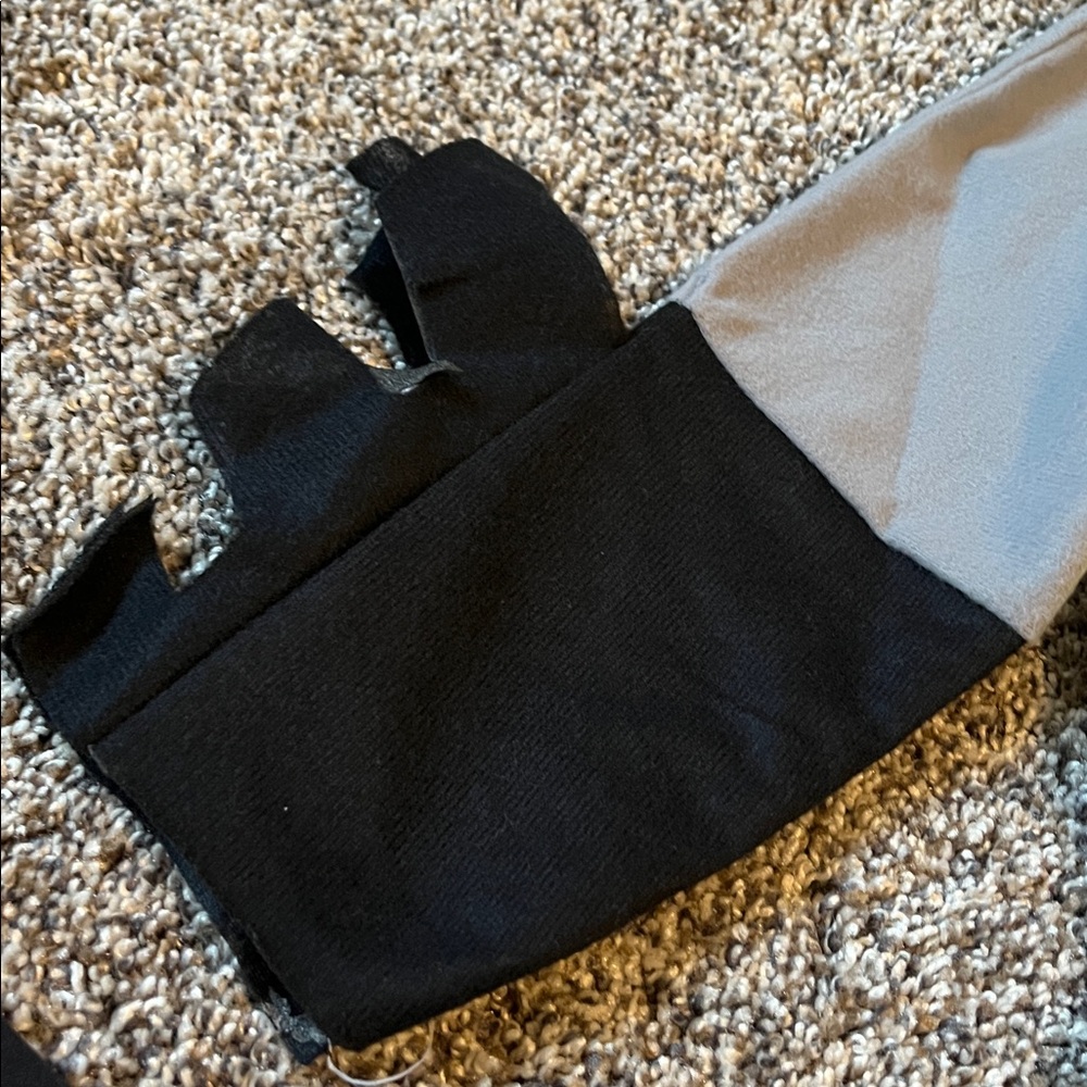 🎃Batman Kids Costume with Cape - Gray, Black, and Yellow, Size Toddler - Picture 3 of 13